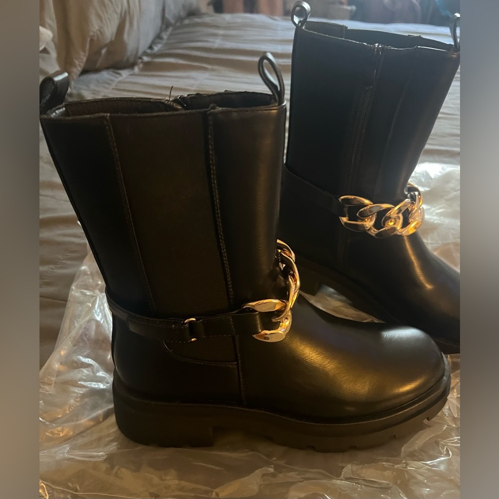Women’s Chelsea style gold chain boots